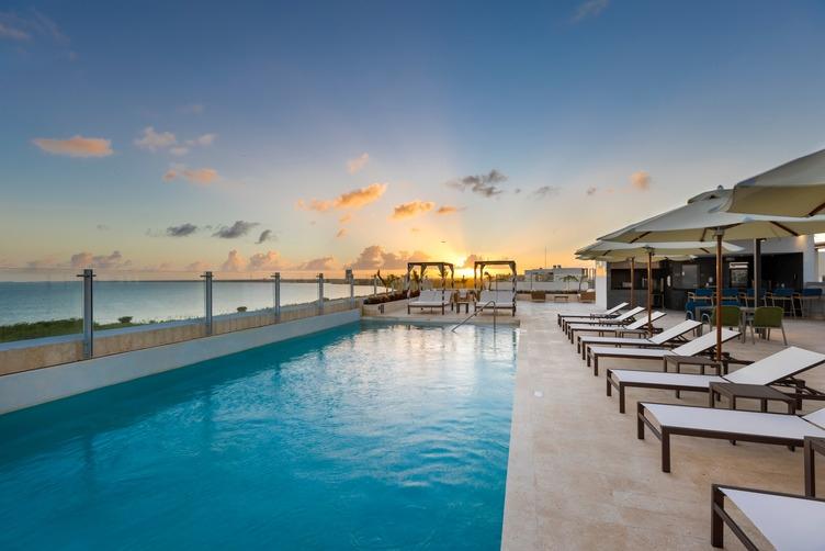 Residence Inn By Marriott Cancun Hotel Zone Экстерьер фото