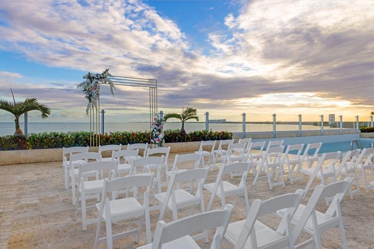 Residence Inn By Marriott Cancun Hotel Zone Экстерьер фото