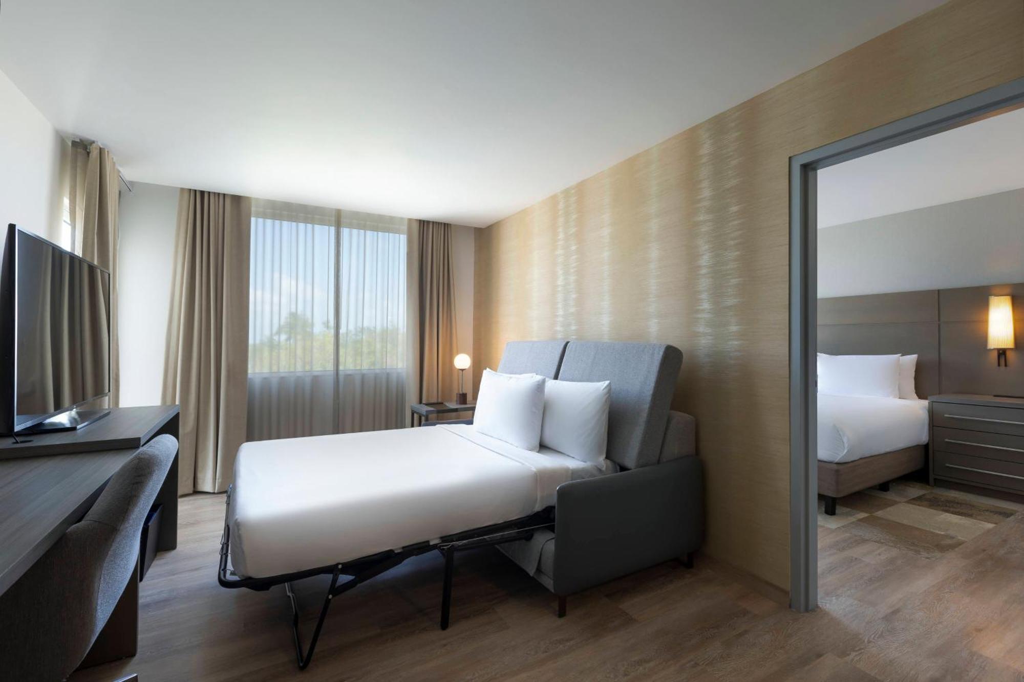 Residence Inn By Marriott Cancun Hotel Zone Экстерьер фото