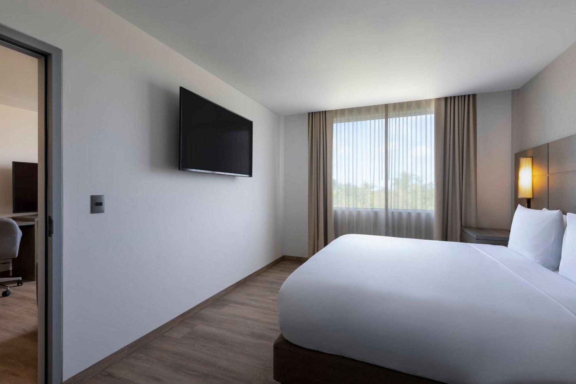 Residence Inn By Marriott Cancun Hotel Zone Экстерьер фото