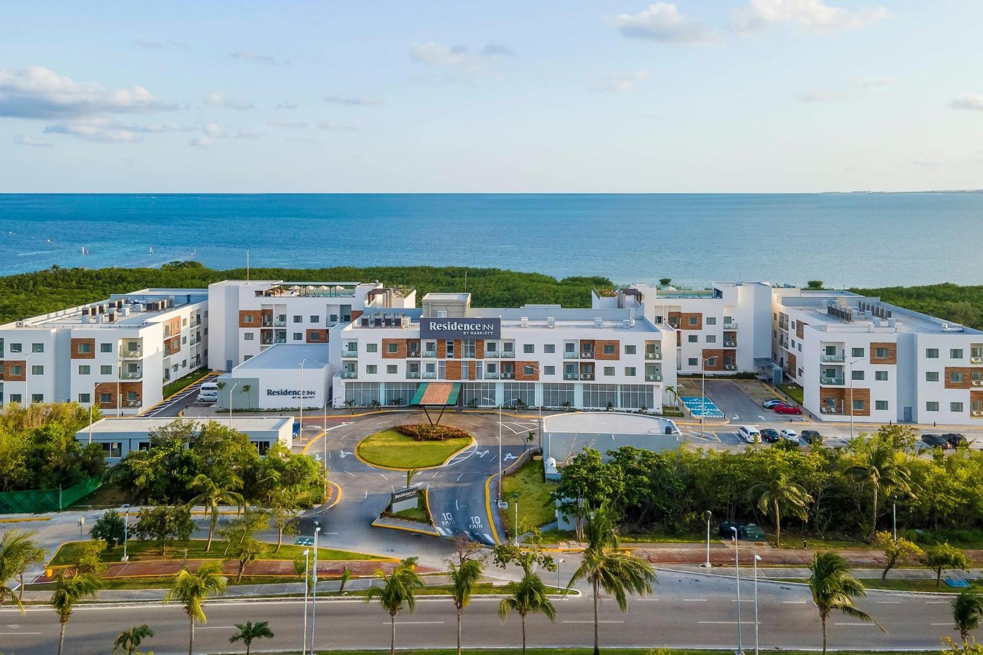 Residence Inn By Marriott Cancun Hotel Zone Экстерьер фото