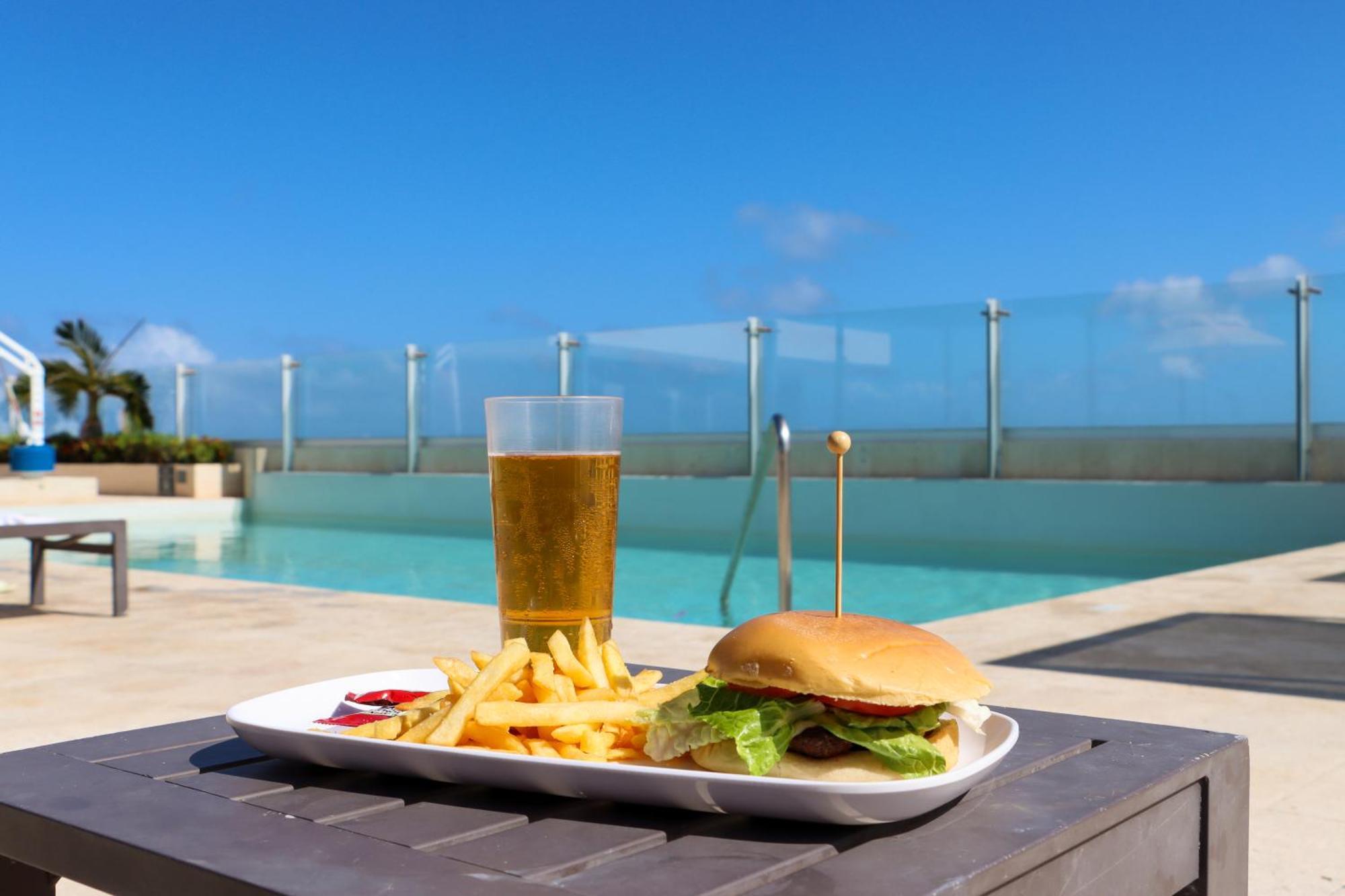Residence Inn By Marriott Cancun Hotel Zone Экстерьер фото